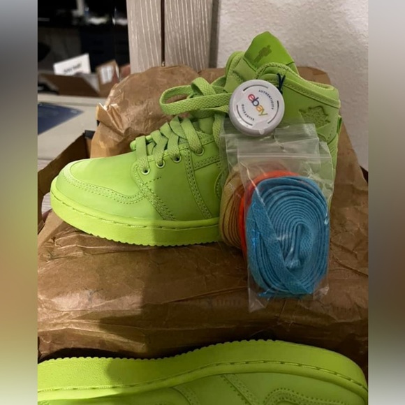 Air Jordan 1 Billie Eilish Edition - Picture 3 of 8